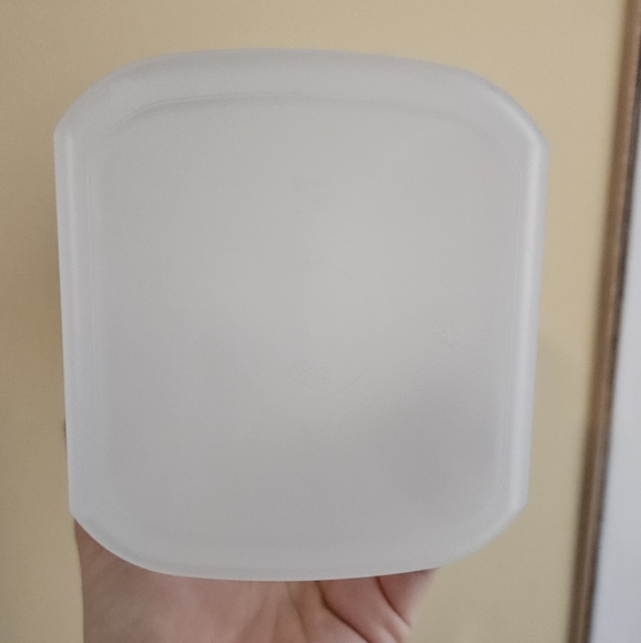 NEW - Tupperware 8-cup/2 L lightweight pitcher - Picture 5 of 8